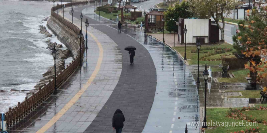 Tekirdağ’da sağanak yağış etkili oluyor