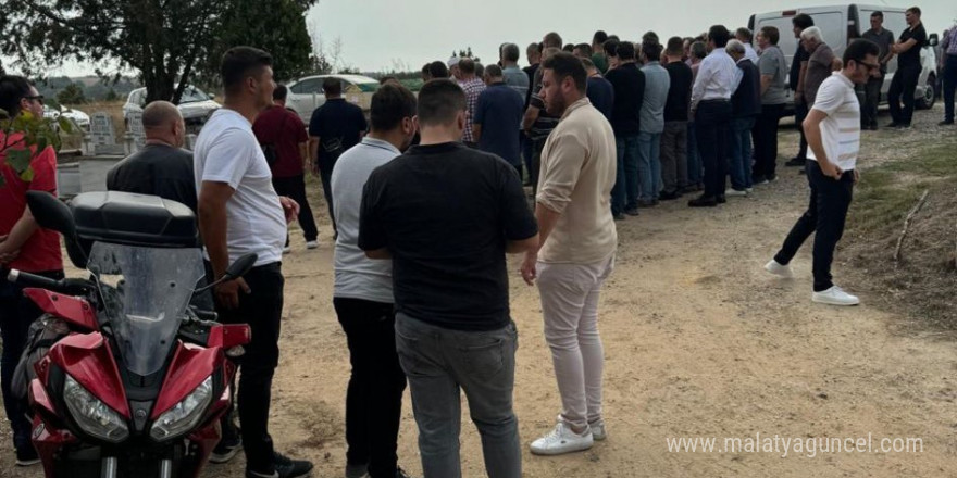 Tekirdağ’da trafik kazasında ölen 4 kişiden 3’ü toprağa verildi