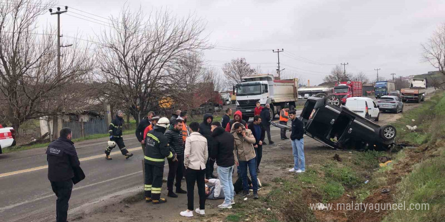 Tekirdağ’da virajda kayan araç takla attı: 2 yaralı