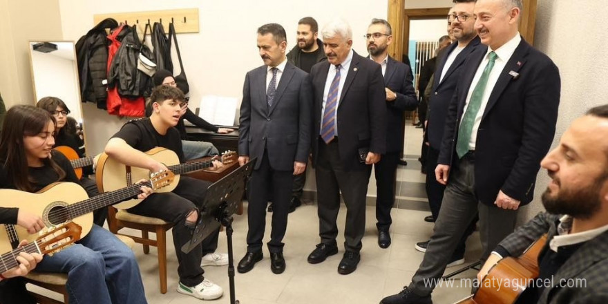 Temelleri 1937 yılında atılan Kocaeli’nin simge binası yenilenen yüzüyle açıldı