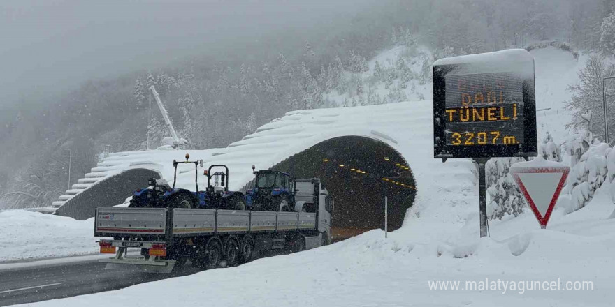 TEM’in Bolu Dağı Tüneli geçişinde kar yağışı etkili oluyor: Ulaşım rahat