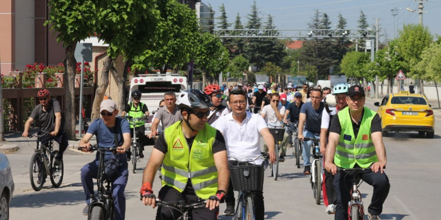 ‘Temiz Hava İçin Otomobilsiz Bir Gün’ temasıyla bisiklet turu düzenlendi