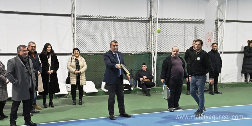 Tenis ve yüzme etkinliğinde buluştular