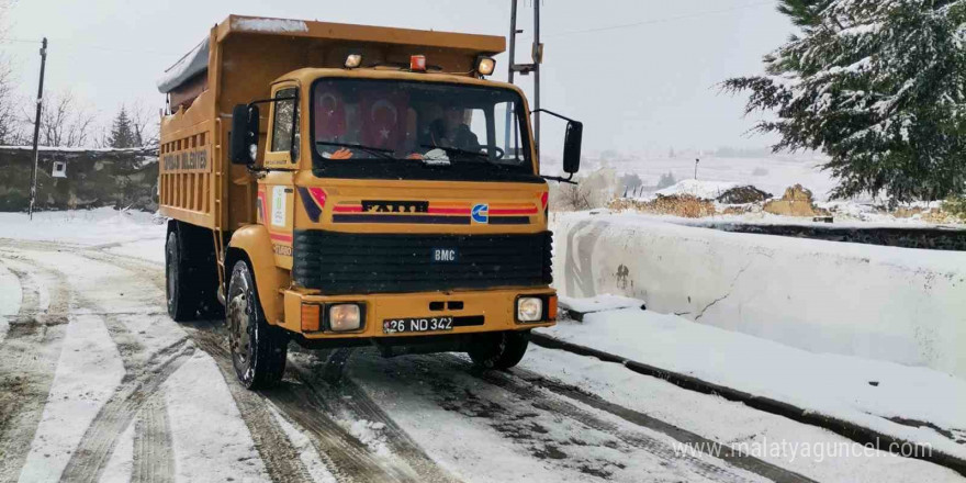 Tepebaşı’nda kar yağışına hızlı müdahale