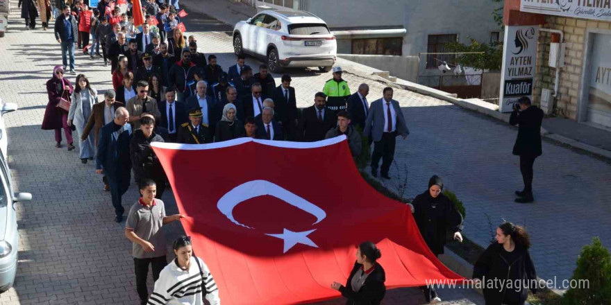 Tercan’da Cumhuriyet Yürüyüşü yapıldı