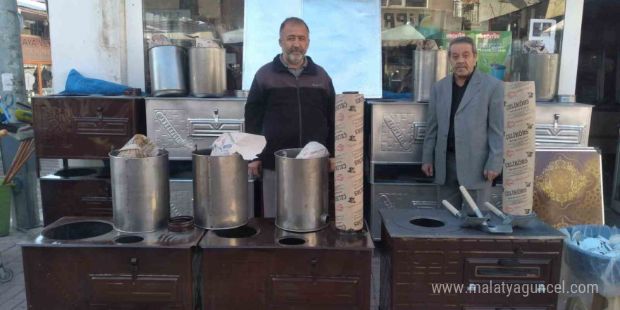 Tercan’da havalar soğudu sobalar satışa çıkarıldı