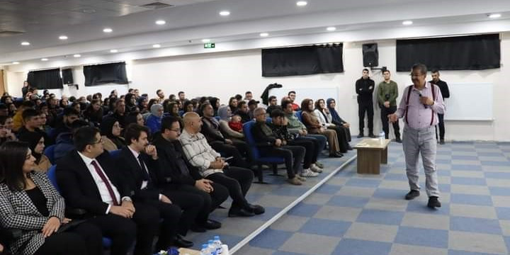 Tercan’da Hayati İnanç söyleşisine yoğun ilgi