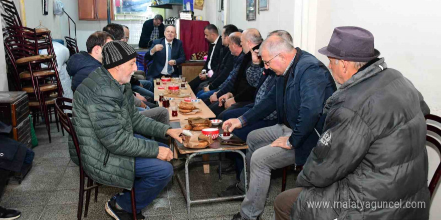 Terme’de simitler başkandan, çaylar vatandaştan