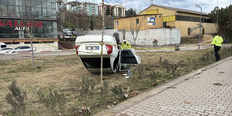 Ters dönen otomobilden burnu bile kanamadan kurtuldu