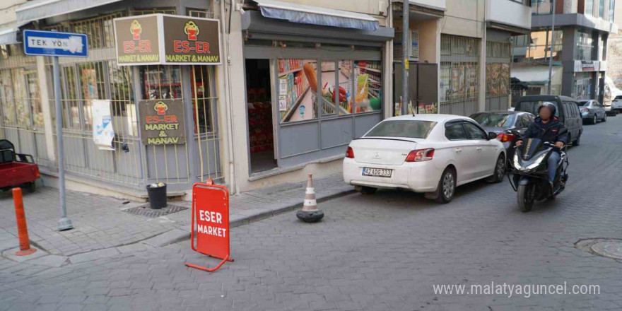 Ters yönden gelen motosiklet karşıdan karşıya geçen çocuğa çarptı