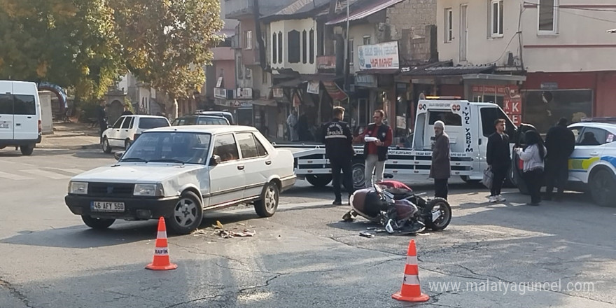 Ters yönden gelen otomobil motosiklete çarptı: 1 ölü