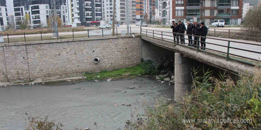 Tersakan Çayı ’zehir’ akıyor