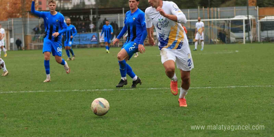 TFF 2. Lig: Belediye Derincespor: 0 - Karacabey Belediyespor: 2