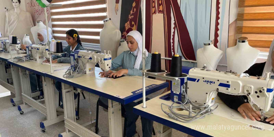 TİKA’nın desteğiyle Filistin Sinjel Kız Lisesinde “Terzilik ve Moda Tasarımı” bölümü kuruldu