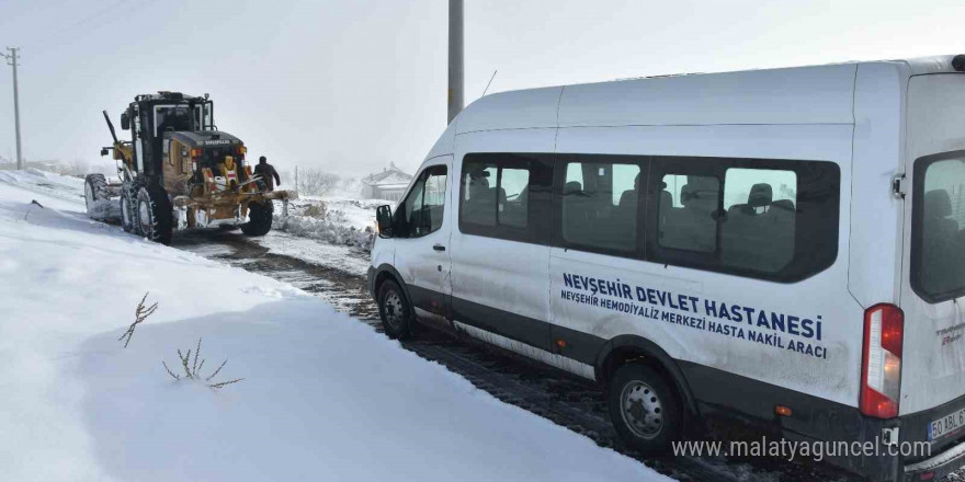 Tipide evinde mahsur kalan diyaliz hastasının yardımına İl Özel İdaresi ekipleri yetişti