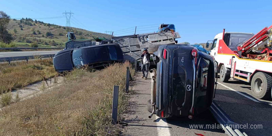 Tır kontrolden çıktı, lüks araçlar hurdaya döndü