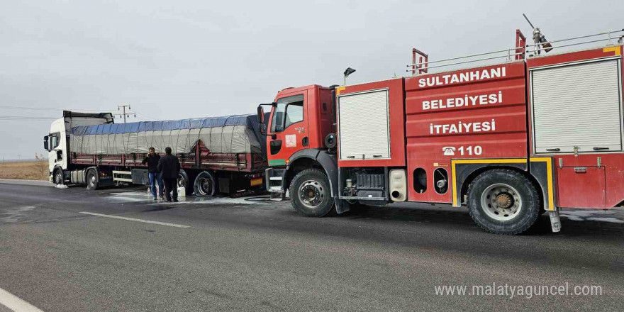 Tırdaki yangın tüpüyle itfaiye gelene kadar alevleri söndürdü