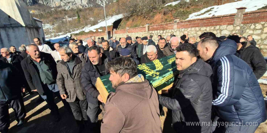 Tırın çarptığı gazeteci dualarla son yolculuğuna uğurlandı