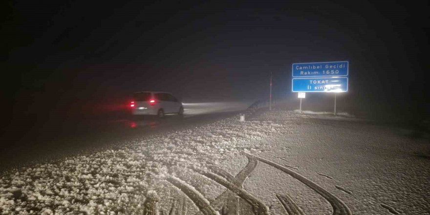 Tokat’ta nisan yağmuru beklenirken kar sürprizi