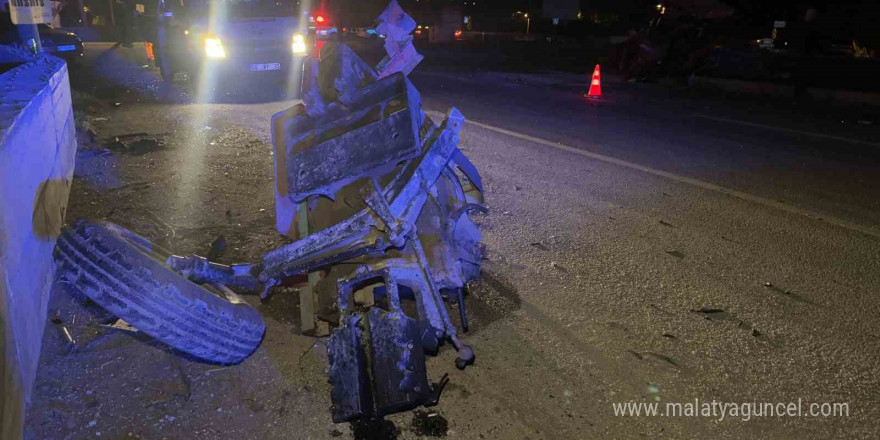 Tokat’ta otomobil traktöre çarptı: 5 yaralı