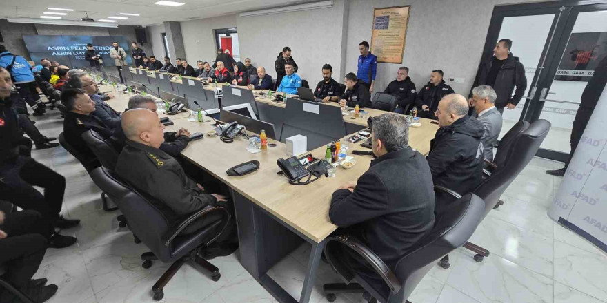 Tokat’ta saat 04.17’de depremzedeler anıldı