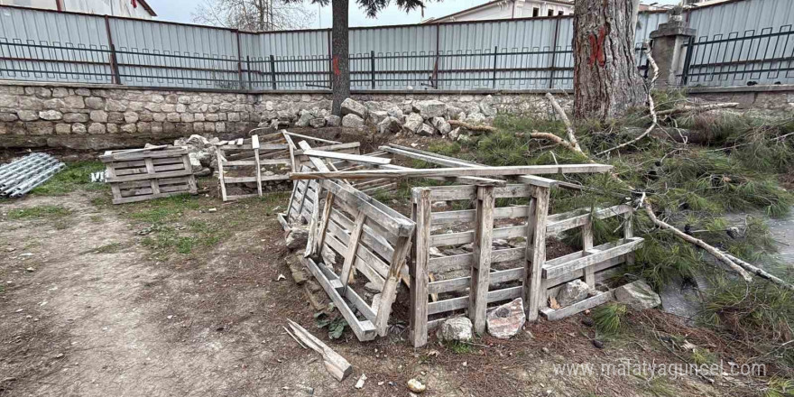 Tokat’ta tarihi cami restorasyonunda mezarlara ulaşıldı