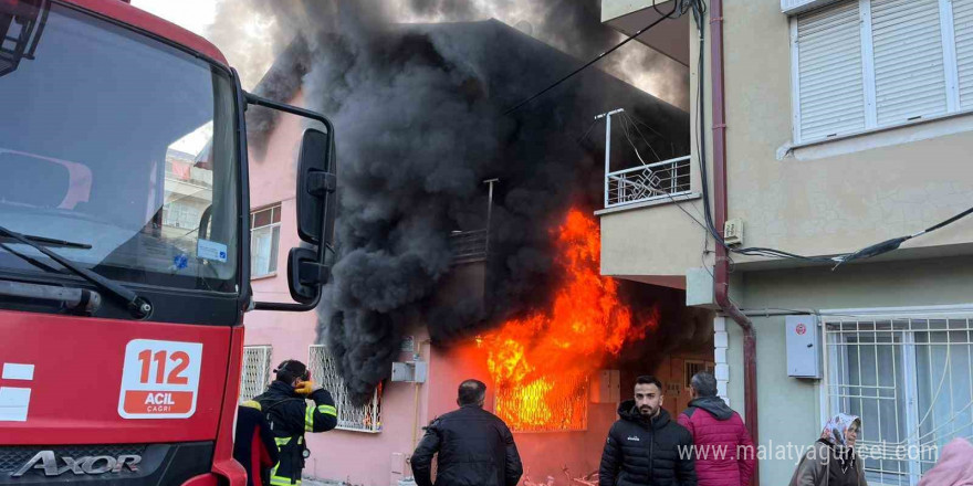 Tokat’ta yangında evde uyuyan baba ve 3 yaşındaki oğlu dumandan etkilendi