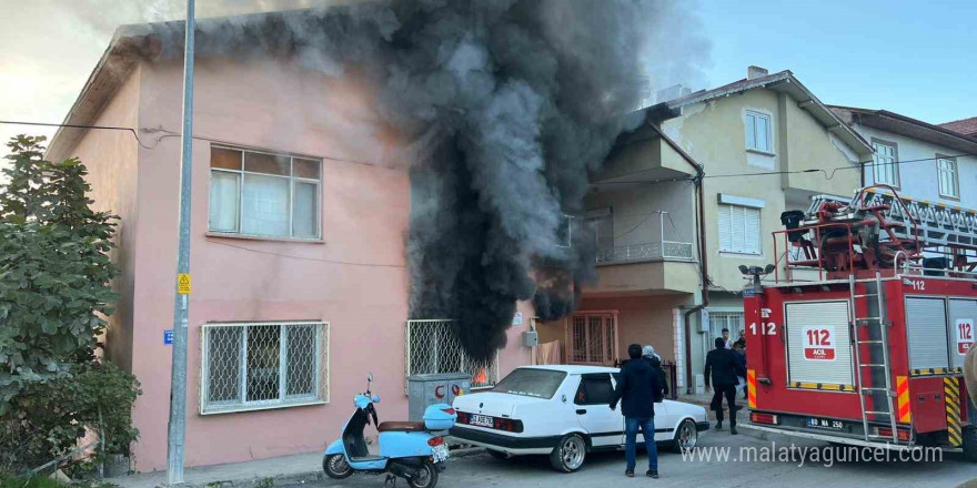 Tokat’ta yangında evde uyuyan baba ve 3 yaşındaki oğlu dumandan etkilendi