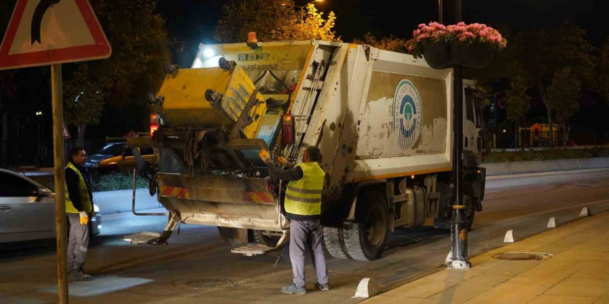 Toplanmayan çöpler için Bilecik Belediyesi çalışanları sahaya indi