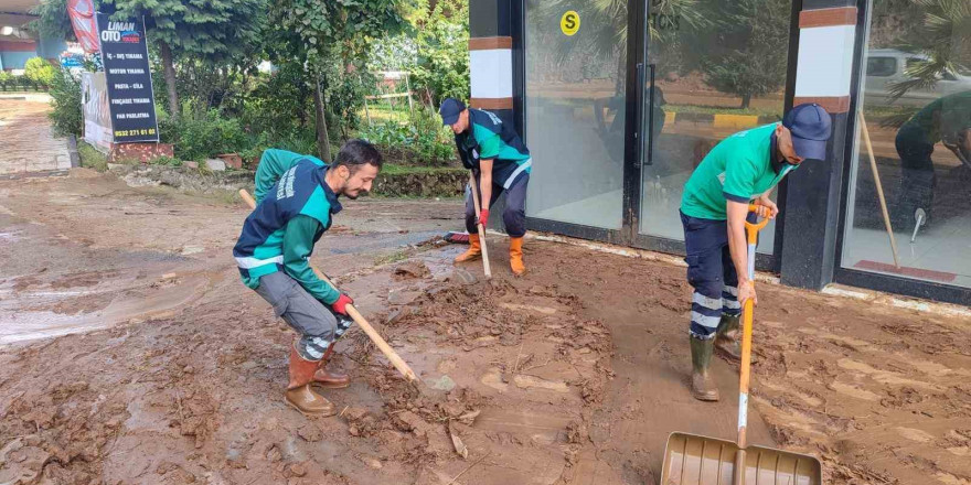 Trabzon’da 4 ilçede etkili olan selin izleri siliniyor