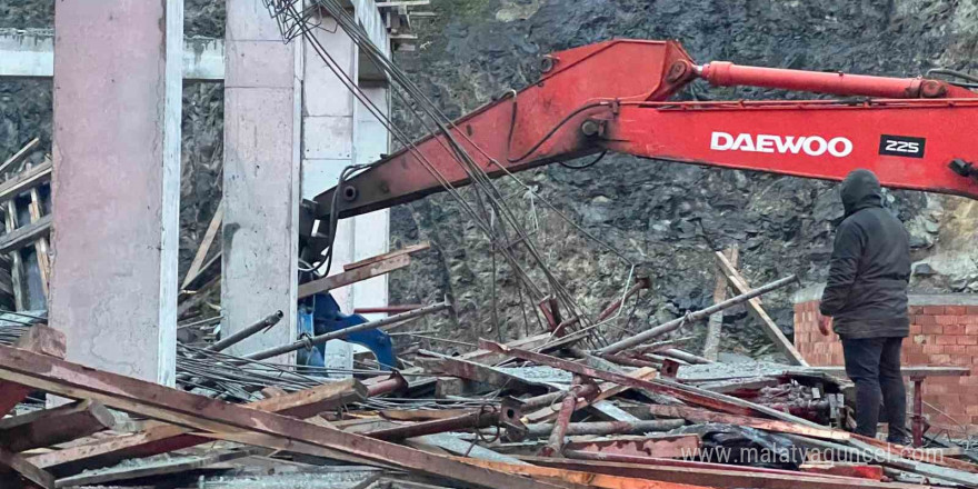 Trabzon’da bir inşaatın iskelesi çöktü: 1 kayıp, 3 yaralı