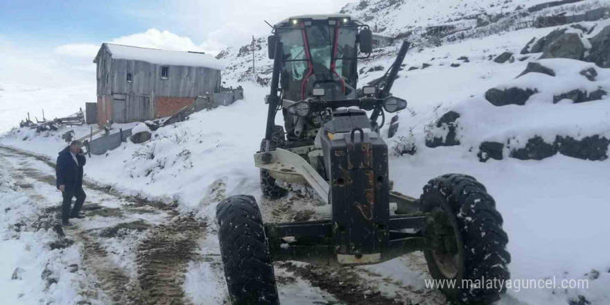 Trabzon’da ekiplerin kar mesaisi erken başladı