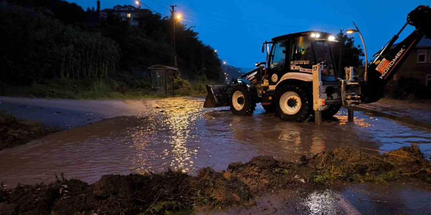 Trabzon’da sağanak yağış etkili oldu