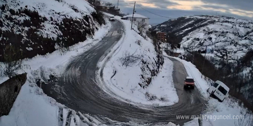 Trabzon’da virajı alamayan minibüs uçuruma yuvarlandı: 1 ölü, 1 yaralı