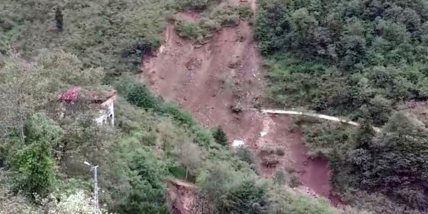 Trabzon’daki şiddetli yağışlar sonrasında Arsin ilçesi Güneyce mahallesinde heyelan tehdidi