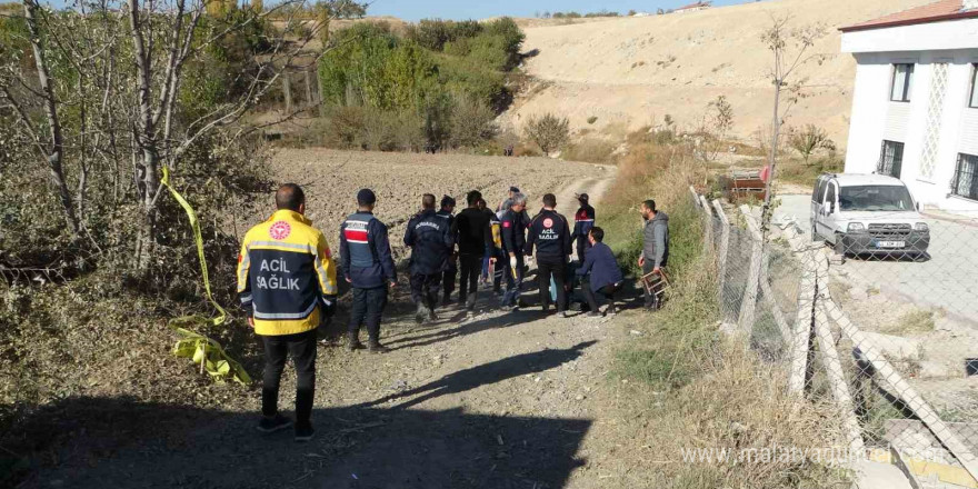 Trafiğe kapalı yola giren araç dere yatağına uçtu: 1 ölü