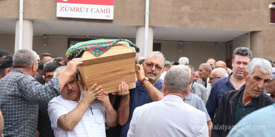 Trafik kazasında hayatını kaybeden 3 aile ferdi son yolculuklarına uğurlandı