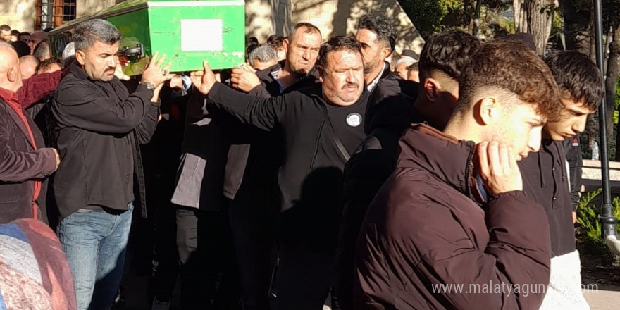 Trafik kazasında hayatını kaybeden lise öğrencisi son yolculuğuna uğurlandı