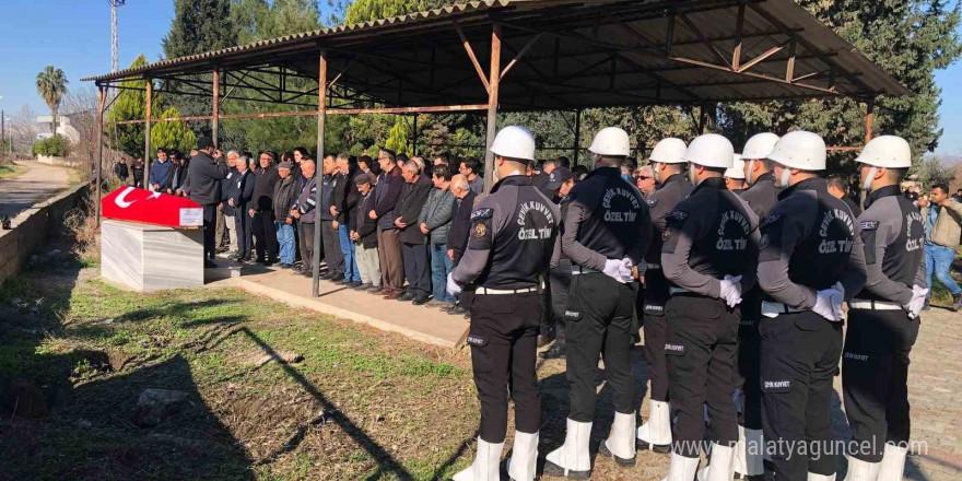 Trafik kazasında ölen polis memuru toprağa verildi