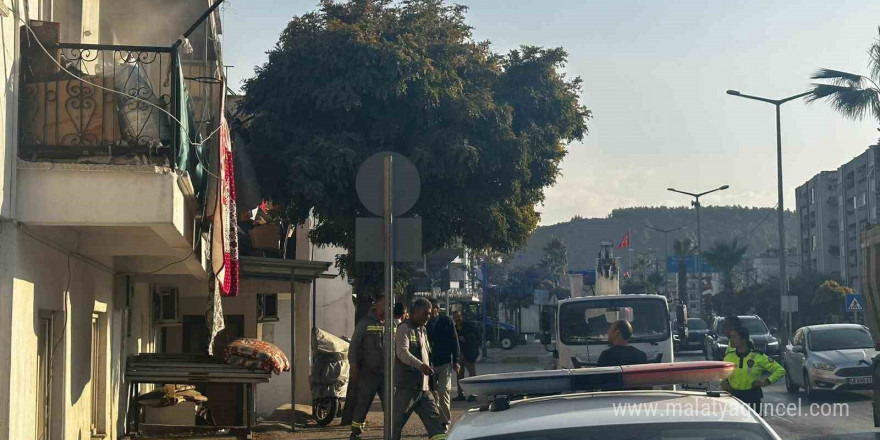 Trafik polisleri yangının büyümesini önledi