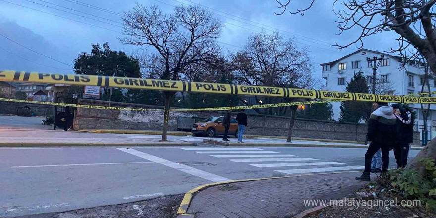 Trafikte birbirlerine ateş açtılar: 2 sürücü ve 1 yolcu yaralandı