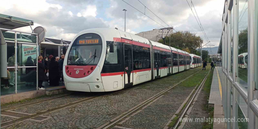 Tramvay ve otobüsler Türkiye’nin yarısını taşıdı