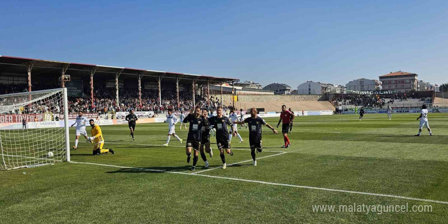 Trendyol 1. Lig: Bandırmaspor 3: - Sakaryaspor: 2