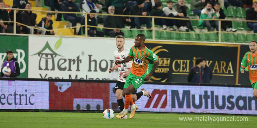 Trendyol Süper Lig: Alanyaspor: 0 - Gaziantep FK: 0 (İlk yarı)