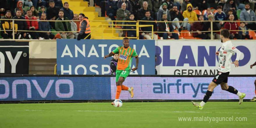 Trendyol Süper Lig: Alanyaspor: 0 - Gaziantep FK: 0 (İlk yarı)