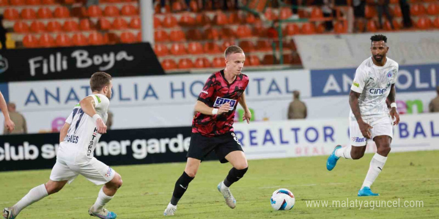 Trendyol Süper Lig: Alanyaspor: 0 - Kasımpaşa: 2 (İlk yarı)