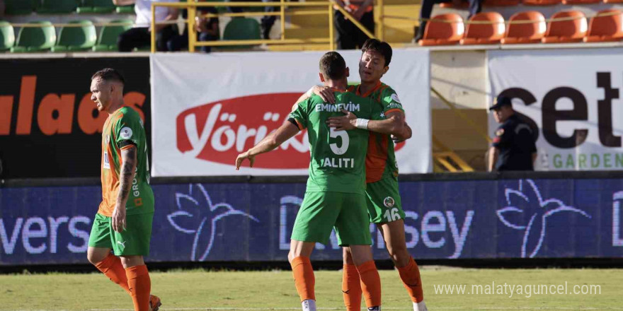 Trendyol Süper Lig: Alanyaspor: 1 - Antalyaspor: 0 (İlk yarı)