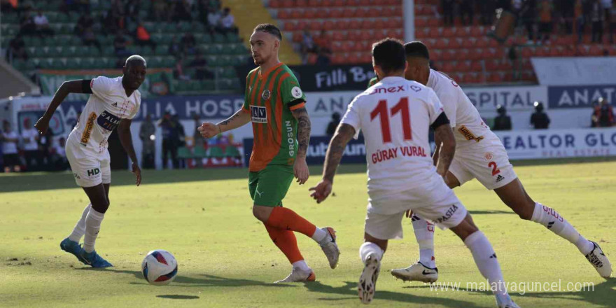 Trendyol Süper Lig: Alanyaspor: 1 - Antalyaspor: 0 (İlk yarı)