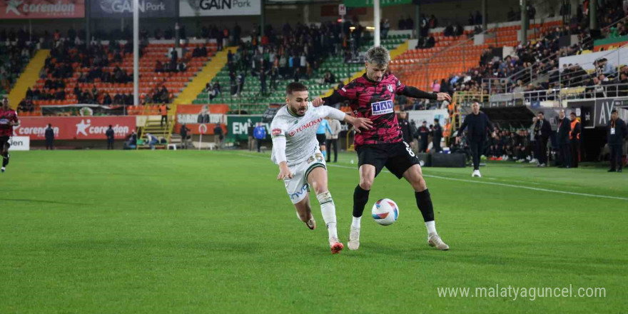 Trendyol Süper Lig: Alanyaspor: 1 - Konyaspor: 0 (İlk yarı)