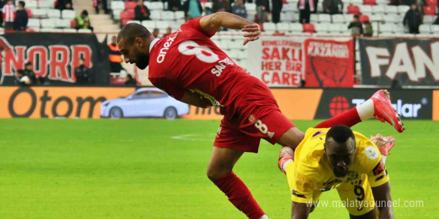 Trendyol Süper Lig: Antalyaspor: 0 - Eyüpspor: 3 (İlk yarı)